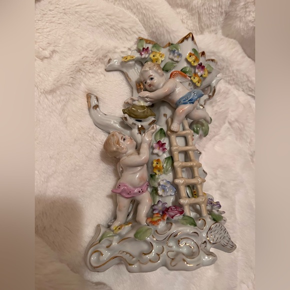 Vintage UCAGCO Porcelain Cherub Vases - Picture 8 of 11